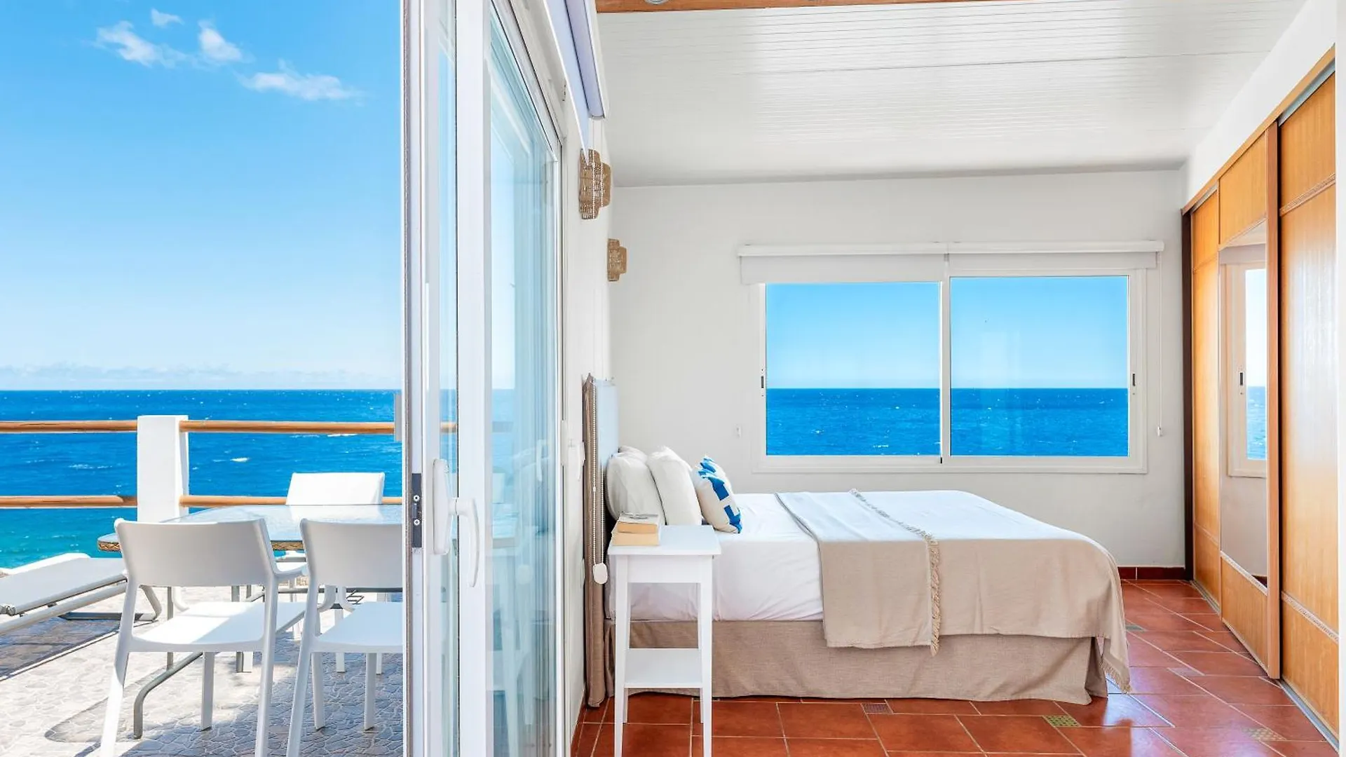 Luminous Loft Apartment Next To The Atlantic Ocean Radazul Holiday home
