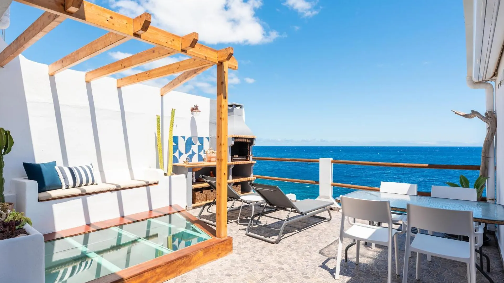 Luminous Loft Apartment Next To The Atlantic Ocean location